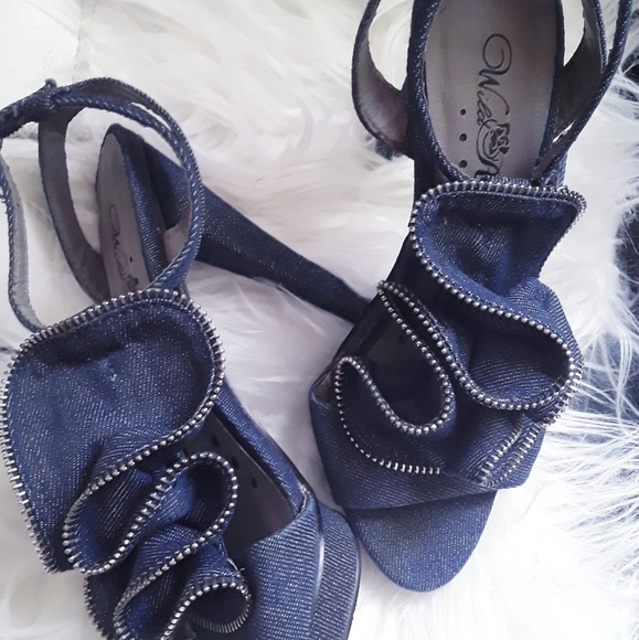 Wild Rose - Picture 1 of 1